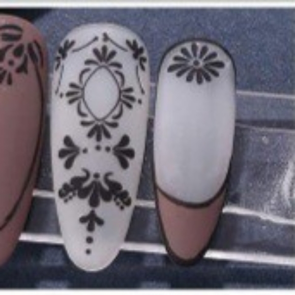 Press on nails - Picture 3 of 4